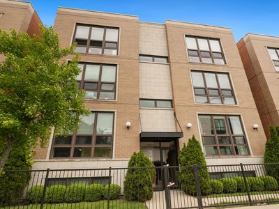 3007 N California Ave APT 1S