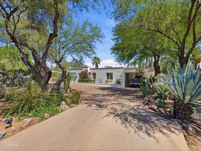 3813 E Calle De Soto