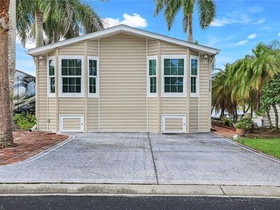 1015 Diamond Lake Cir