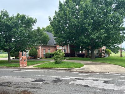 903 Mesquite Ln