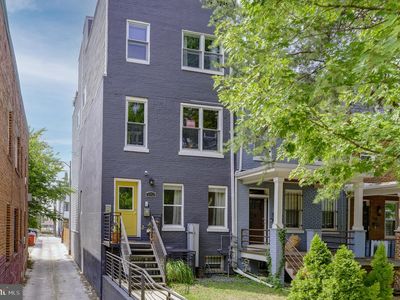 710 Kenyon St NW #1