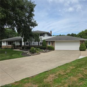 Property at 465 Blueberry Cir, Mayfield Village, OH