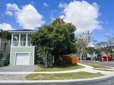 390 NE 35th Ave