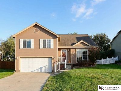 815 Edgewater Dr
