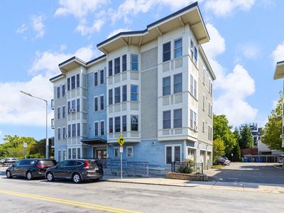 429 Border St APT 6