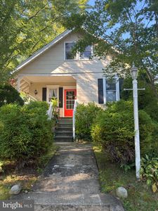 24 N Davis Ave