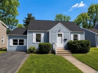 15 Woodlawn Ave E