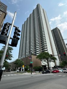 6033 N Sheridan Rd APT 26L