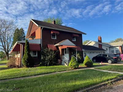 936 N Main St