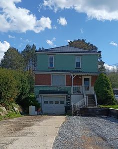 1072 E Eschbach Rd