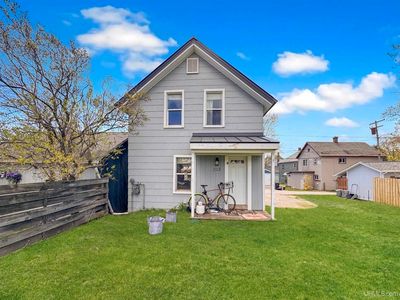223 W Clark St