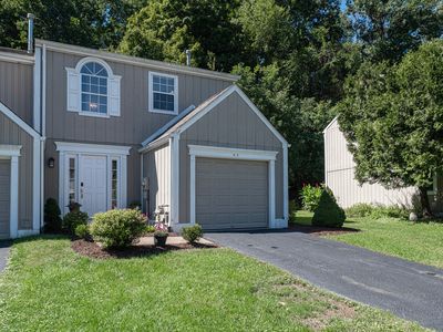 65 New London Ln