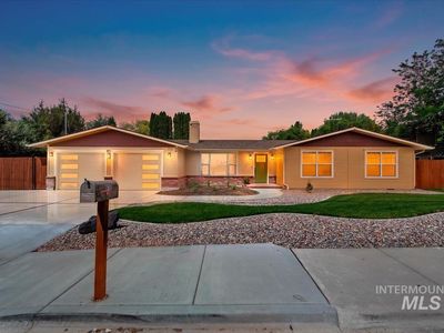 935 N Edgewood Ln