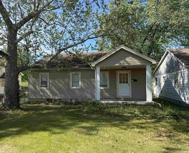 32 Tulip Ave