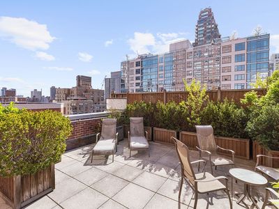 360 E 72nd St APT C1801