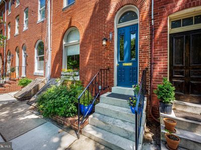 829 William St