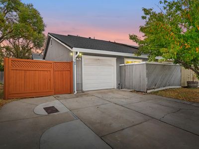 9344 Aizenberg Cir