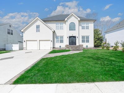 11 Chancellor Park Dr