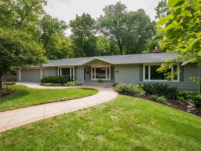 111 Colvill St W