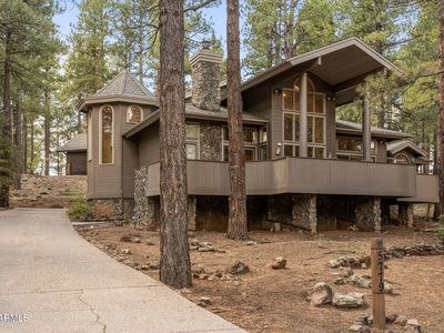 5779 Griffiths Spring