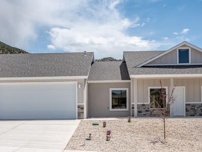 1152 E Smokey Trail Way