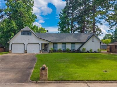 3703 Wyatt Ln