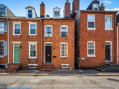 25 E Hamburg St