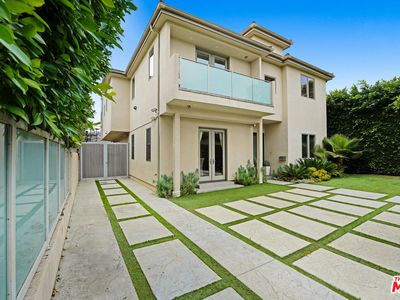 841 N Crescent Heights Blvd