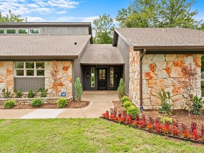 1708 Bunting Ln
