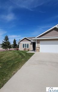 301 Skylark Dr