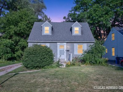 1045 Diamond Ave NE