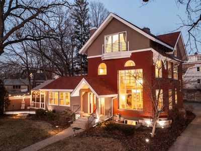 2675 E Lake Of The Isles Pkwy