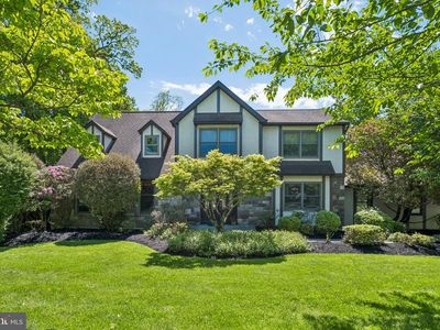 6 Locust Way