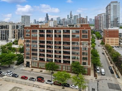 320 E 21st St Unit 807