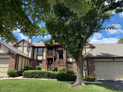 372 Sandhurst Cir APT 4