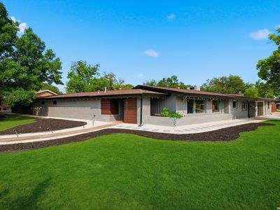 200 CAROLWOOD DR