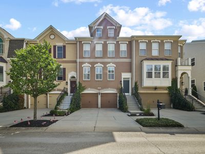 735 Greenford Trl N