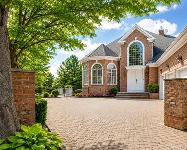 63 Charney Court