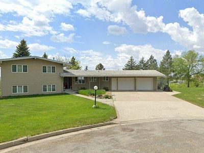 225 Coulee Dr