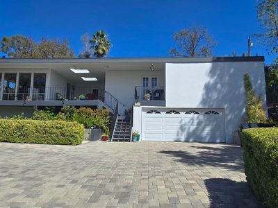 1082 La Cresta Dr