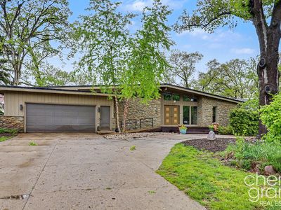 3255 Dorais Dr NE