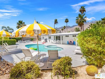 242 NE Cerritos Dr