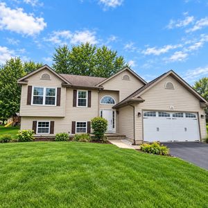 Property at 16 King Henry Rd SE, Poplar Grove, IL