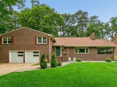 319 Mistletoe Dr