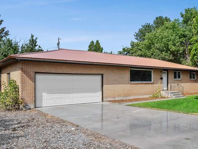 416 Dubois Ave