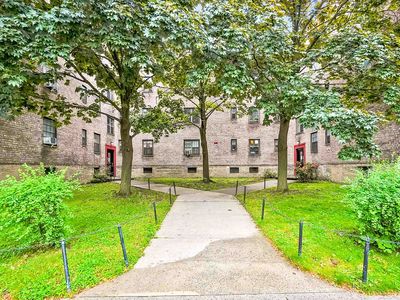 144-32 78th Ave APT 2G