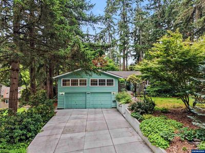 3322 NW Roosevelt Dr