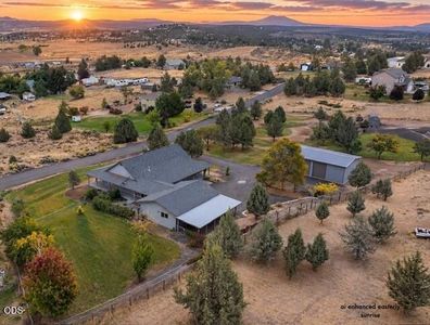 1919 NE Villa Dr