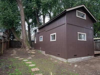 18089 Riverside Drive