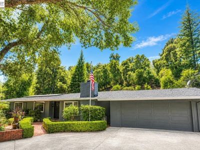 516 Moraga Way